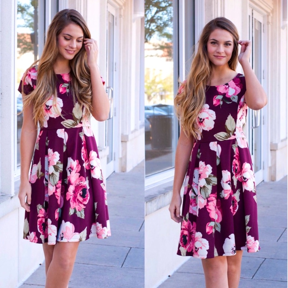 NEW✔️ Floral Knee-Hi Dress in deep burgundy wine color. 🌸FULLY LINED